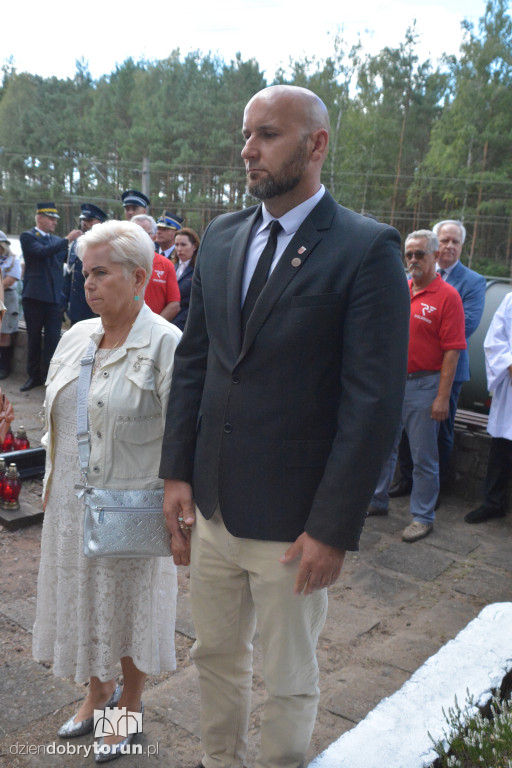 Uroczystości pod pomnikiem w Otłoczynie