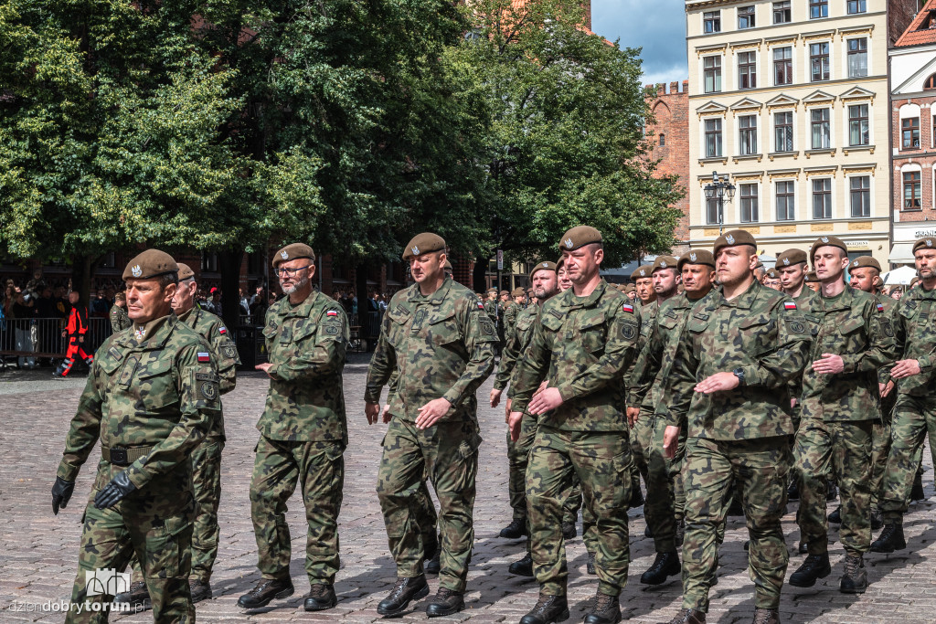 Przysięga Wojskowa na Rynku Staromiejskim