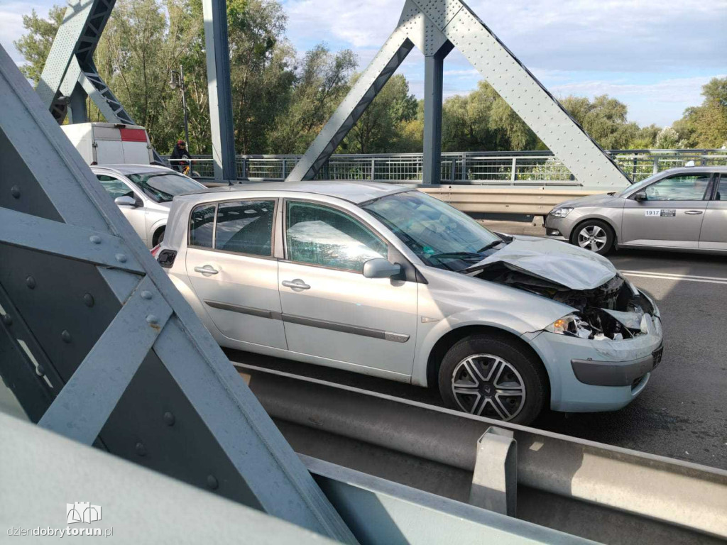 Kolizja na starym moście! Na miejscu policja