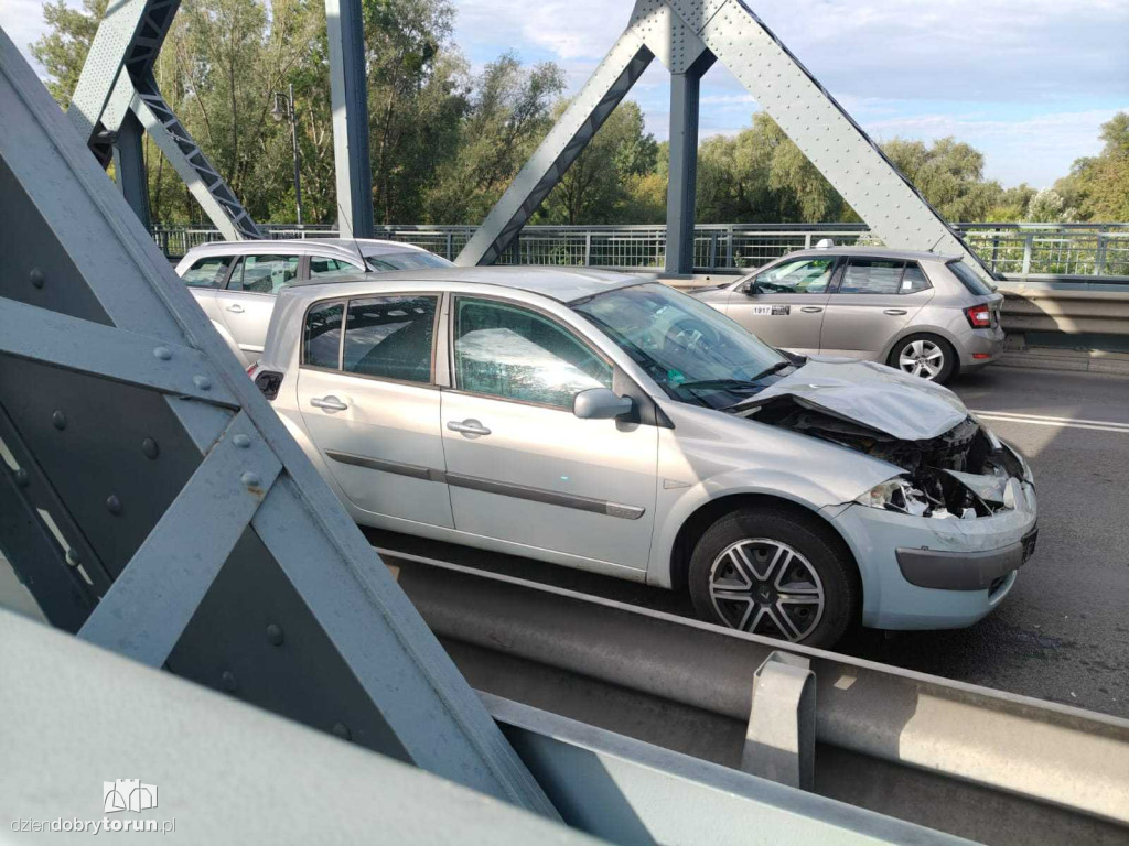 Kolizja na starym moście! Na miejscu policja