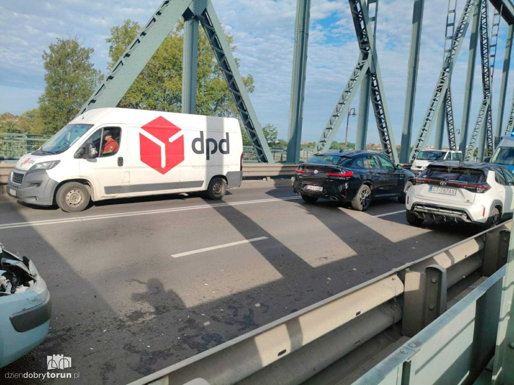 Kolizja na starym moście! Na miejscu policja