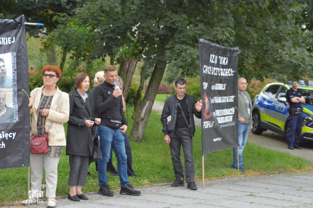 Różaniec Publiczny przeciwko Marszowi Równości