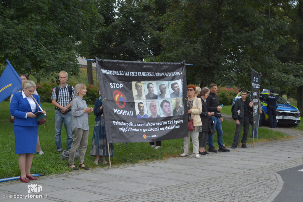 Różaniec Publiczny przeciwko Marszowi Równości