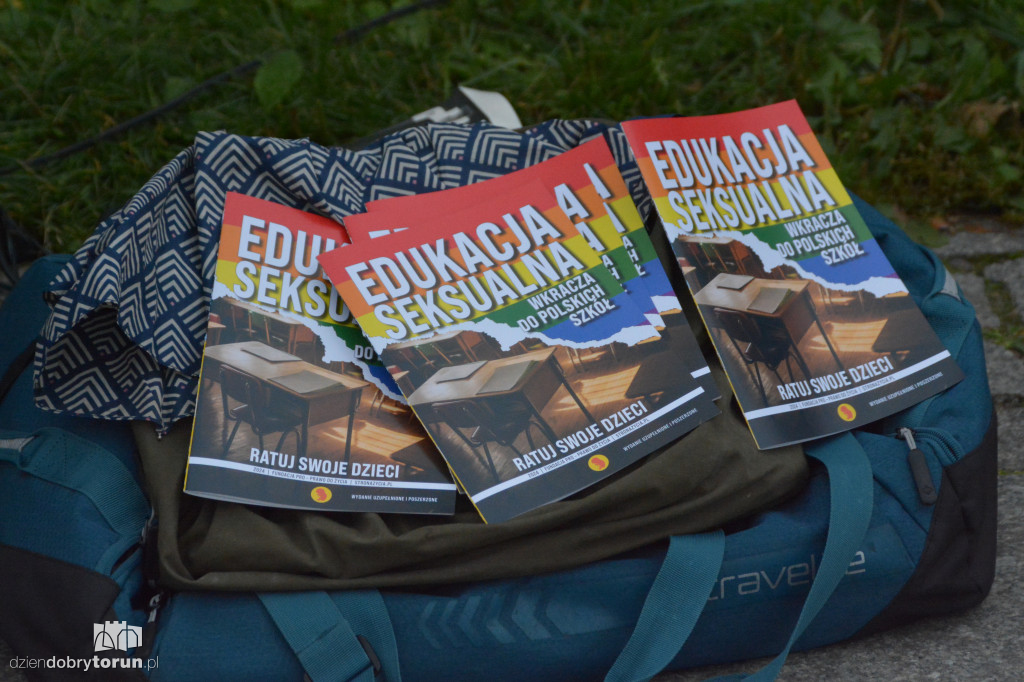 Różaniec Publiczny przeciwko Marszowi Równości