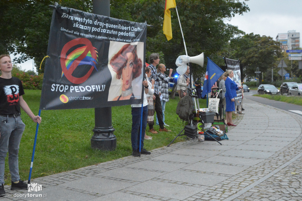 Różaniec Publiczny przeciwko Marszowi Równości