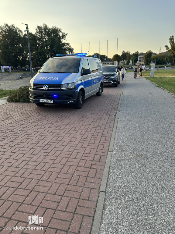 Płynął na materacu przez Wisłę