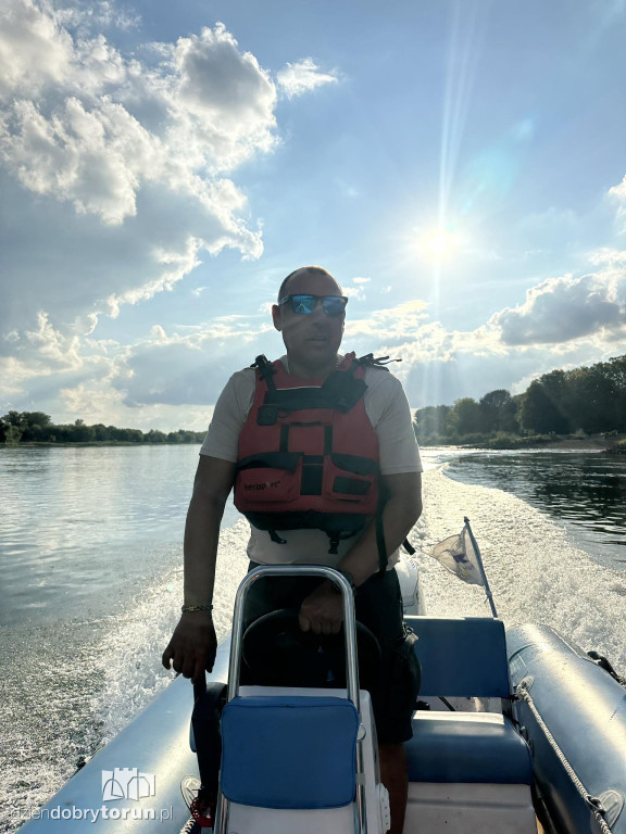 Płynął na materacu przez Wisłę