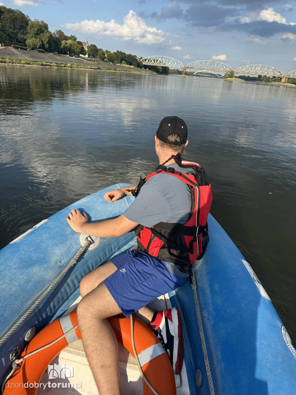 Płynął na materacu przez Wisłę