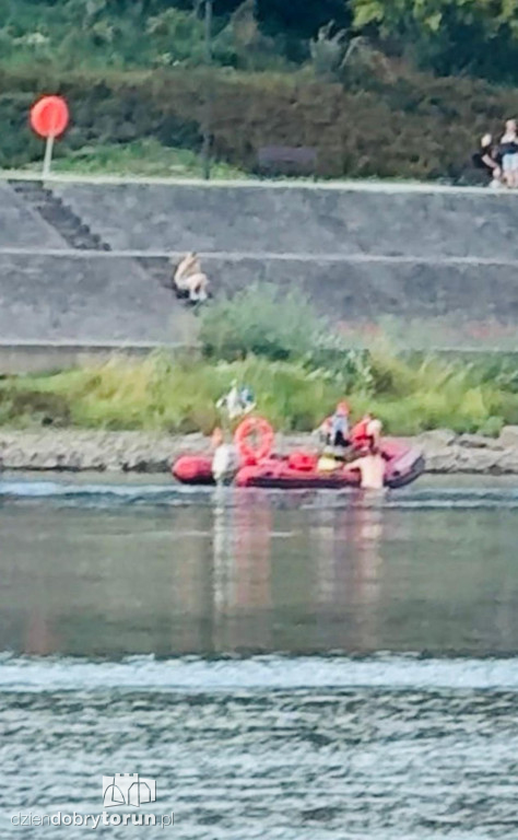 Płynął na materacu przez Wisłę