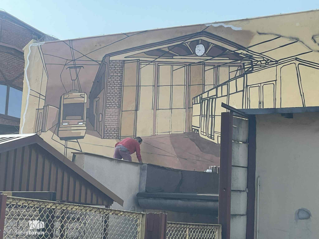 Nowy mural przy zajezdni