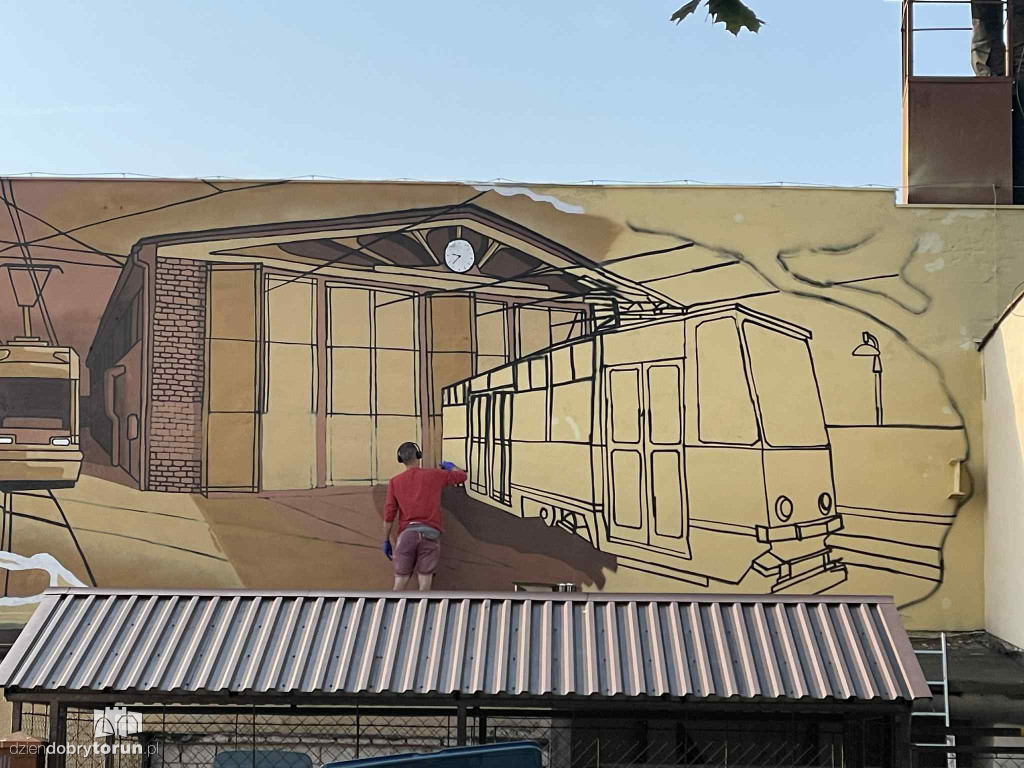 Nowy mural przy zajezdni