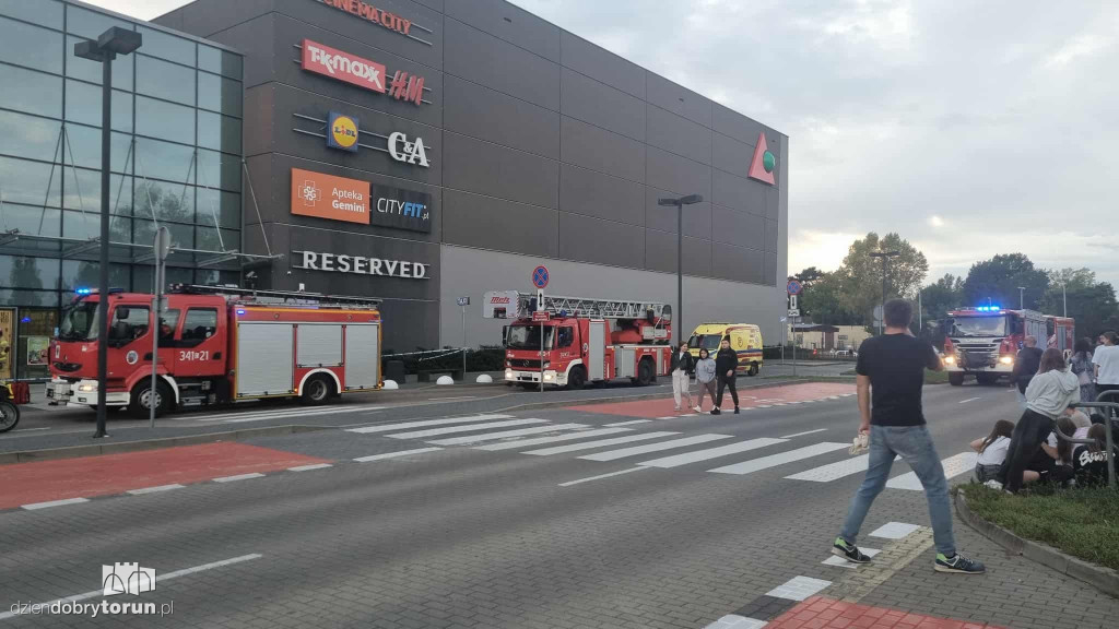 W Plazie zawalił się sufit