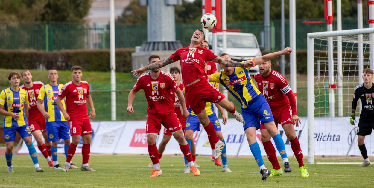 Elana Toruń 2 : 1 Wikęd Luzino