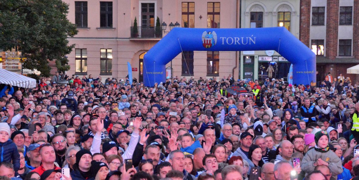 Tłumy kibiców na Rynku Staromiejskim