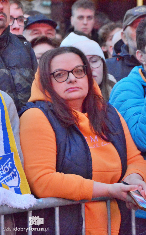 Tłumy kibiców na Rynku Staromiejskim