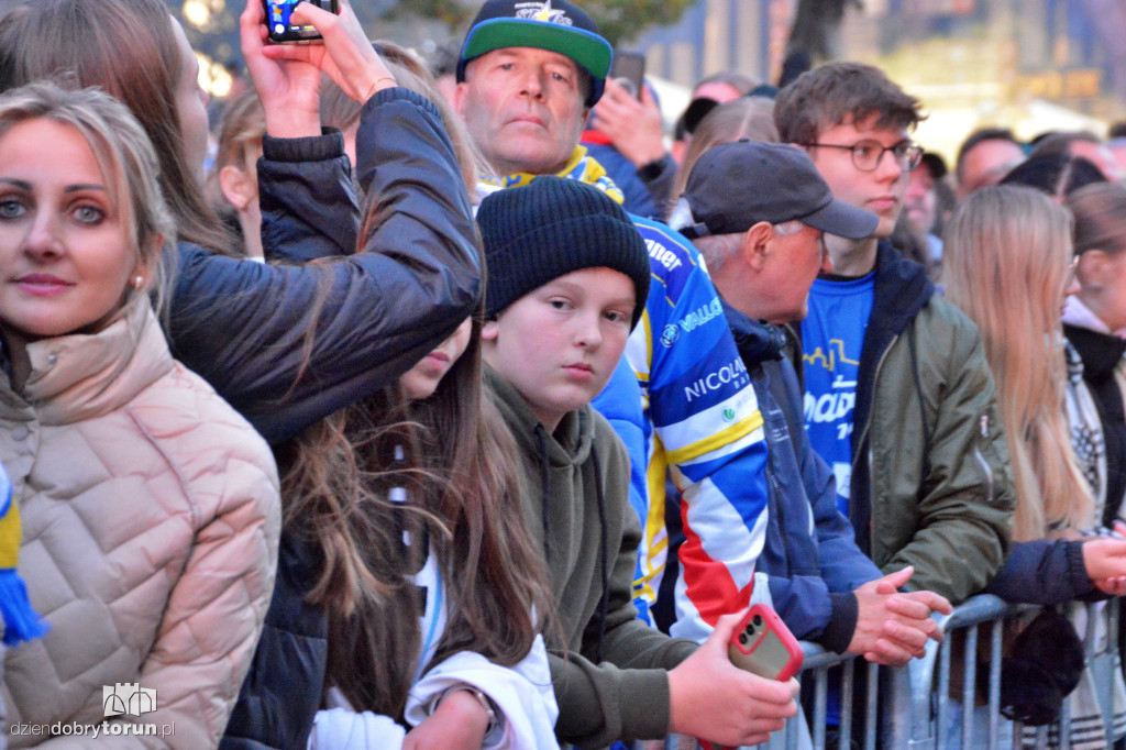 Tłumy kibiców na Rynku Staromiejskim