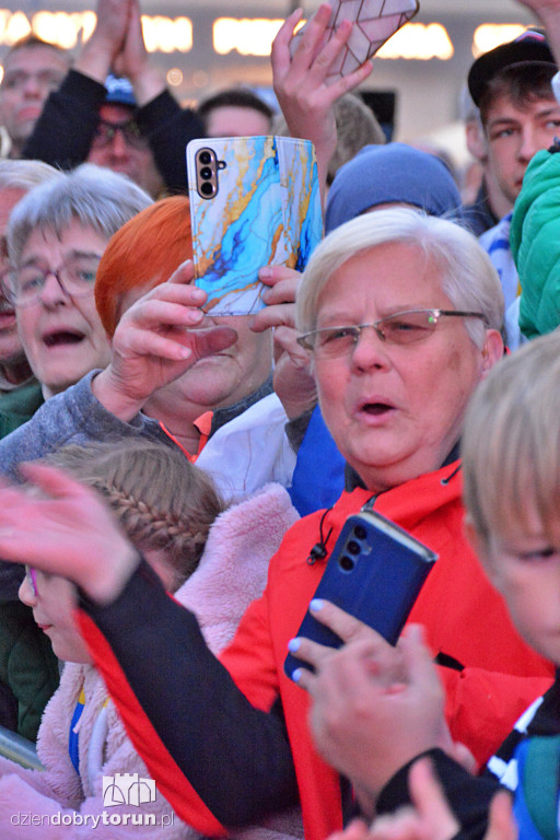Tłumy kibiców na Rynku Staromiejskim