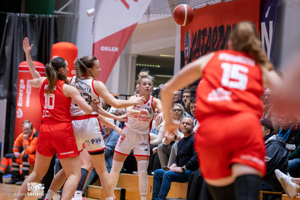 Energa Toruń 60 : 66 1KS Ślęza Wrocław