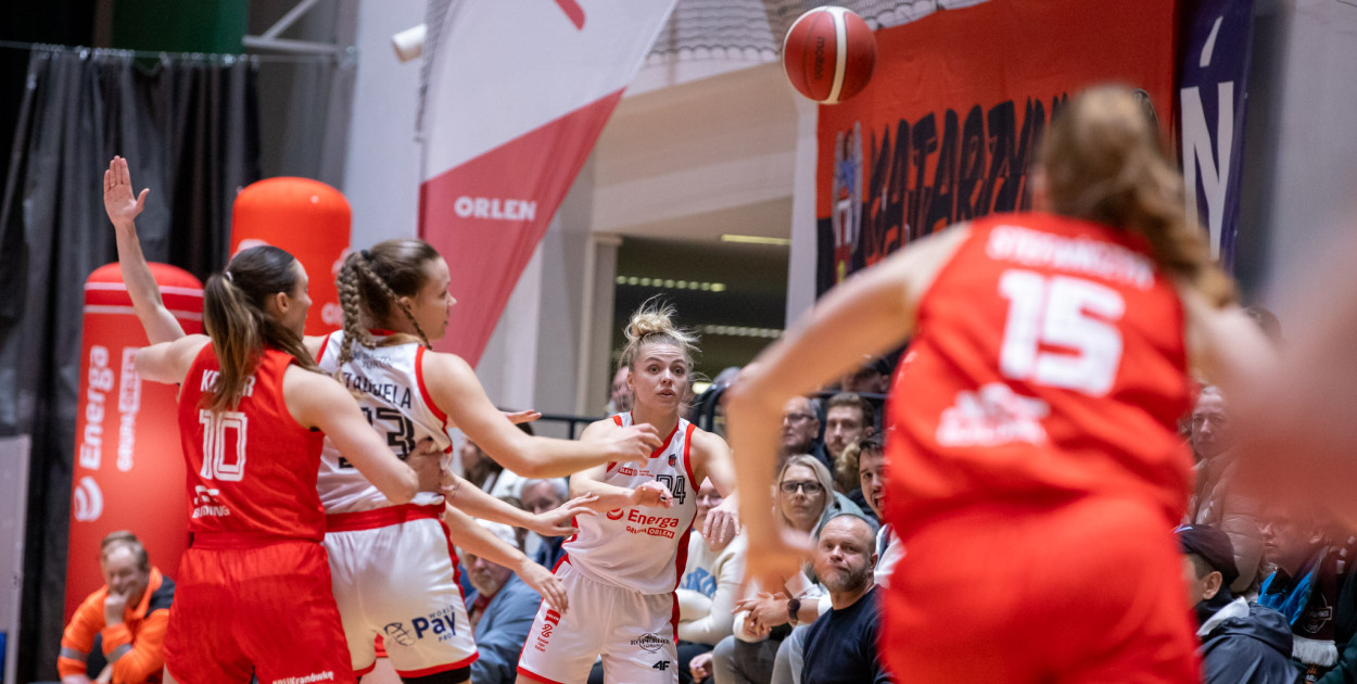 Energa Toruń 60 : 66 1KS Ślęza Wrocław