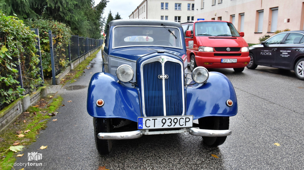 Parada zabytkowych samochodów na 70-lecie Samochodówki