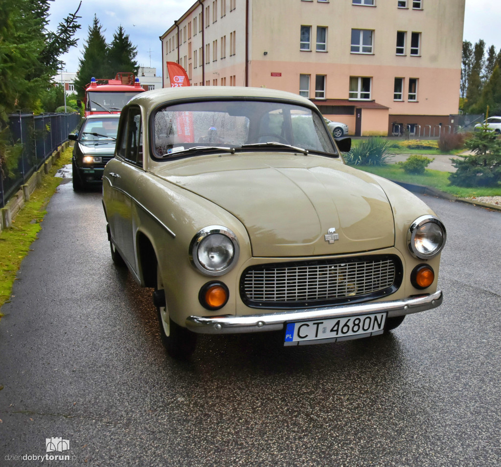 Parada zabytkowych samochodów na 70-lecie Samochodówki