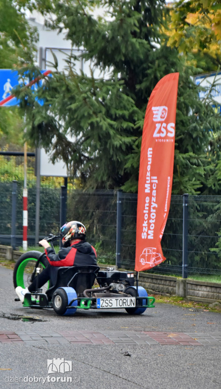 Parada zabytkowych samochodów na 70-lecie Samochodówki