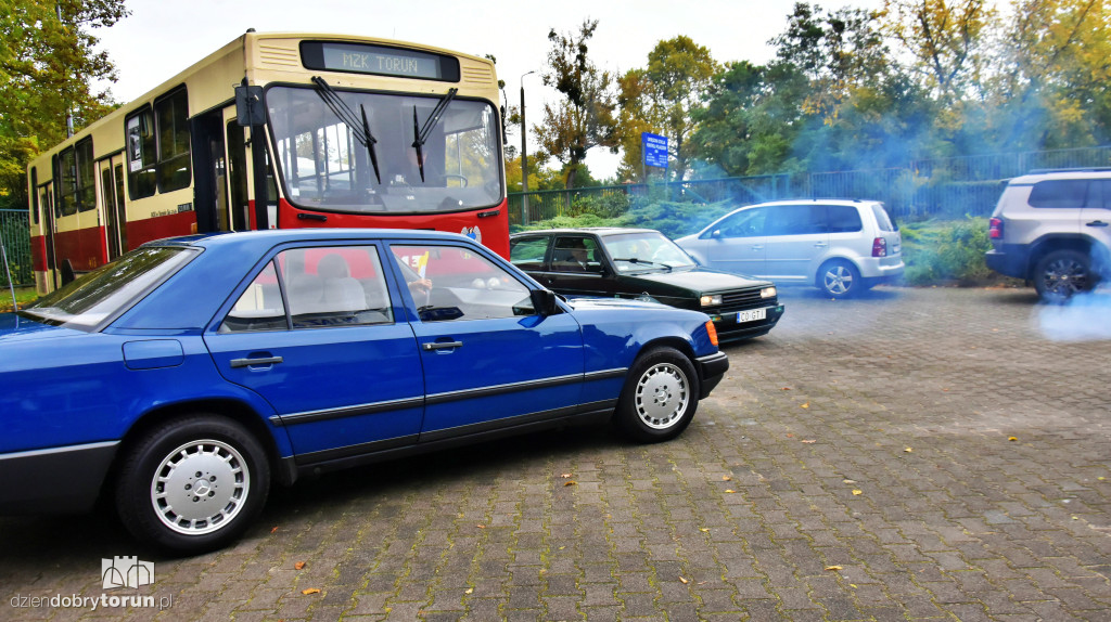 Parada zabytkowych samochodów na 70-lecie Samochodówki