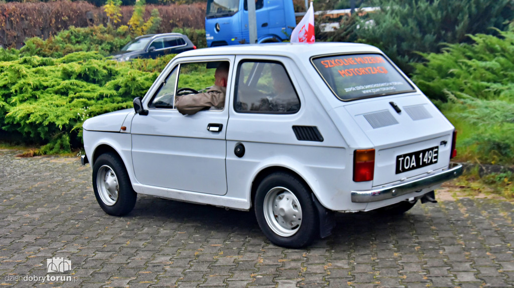 Parada zabytkowych samochodów na 70-lecie Samochodówki