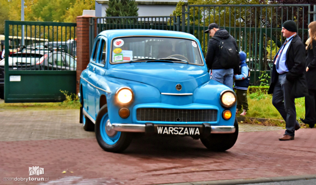 Parada zabytkowych samochodów na 70-lecie Samochodówki