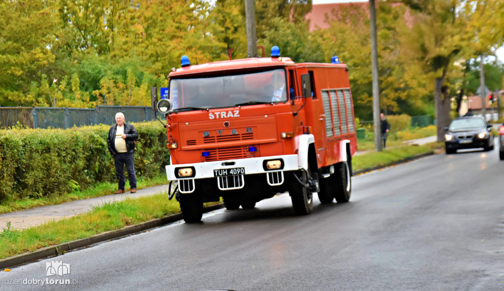 Parada zabytkowych samochodów na 70-lecie Samochodówki