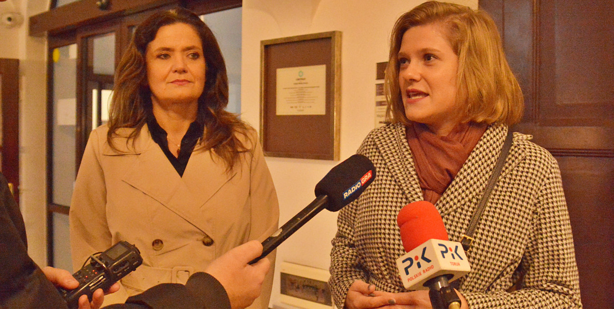 Konferencja w sprawie krwawych banerów