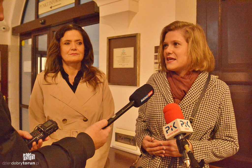 Konferencja w sprawie krwawych banerów