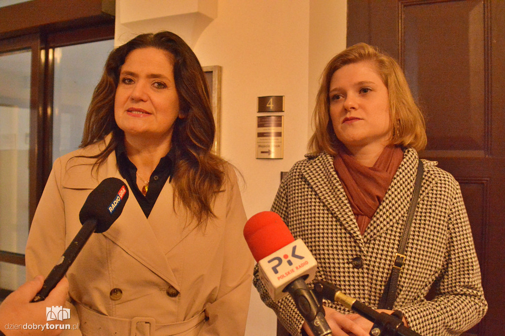 Konferencja w sprawie krwawych banerów