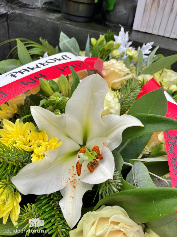 Uroczystości pod pomnikiem JP II