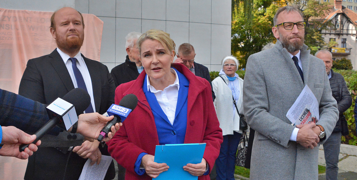 Konferencja przed Sądem Rejonowym w Toruniu