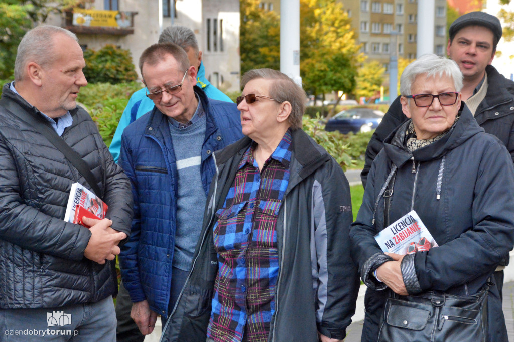 Konferencja przed Sądem Rejonowym w Toruniu