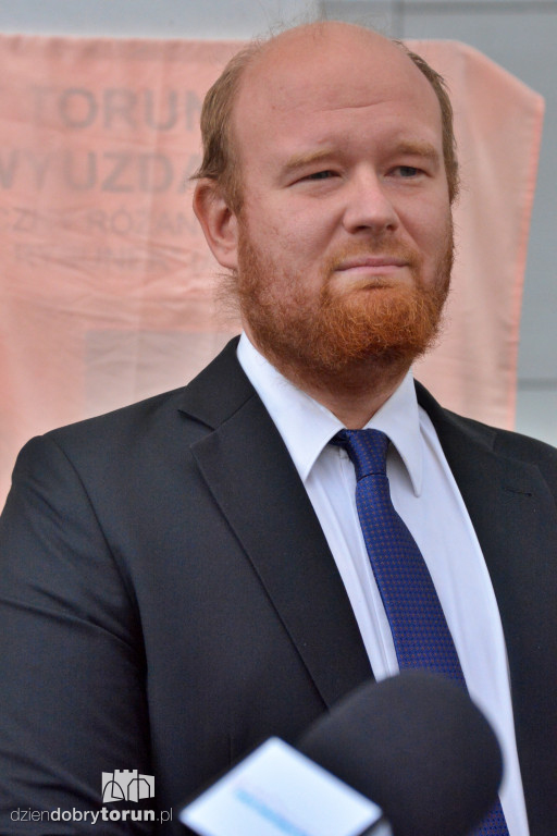 Konferencja przed Sądem Rejonowym w Toruniu