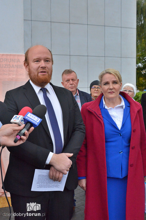 Konferencja przed Sądem Rejonowym w Toruniu