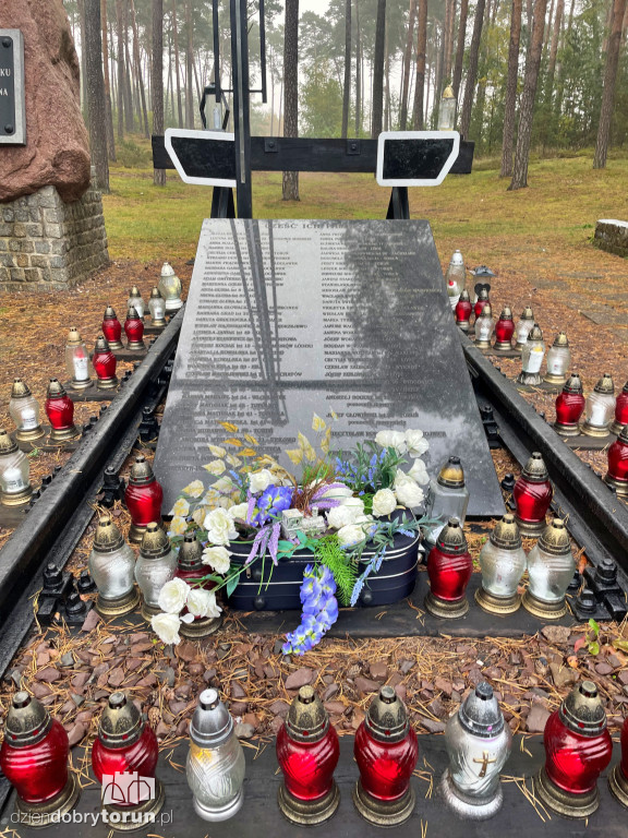 Nowy krzyż na miejscu tragedii kolejowej