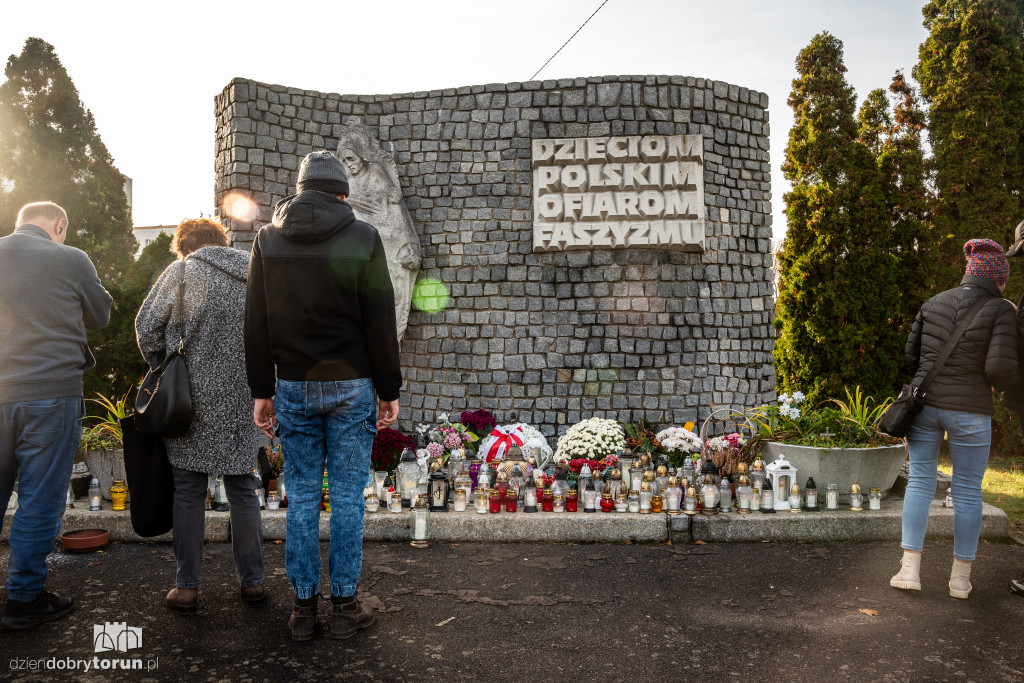  1 listopada na Cmentarzu Komunalnym nr 2