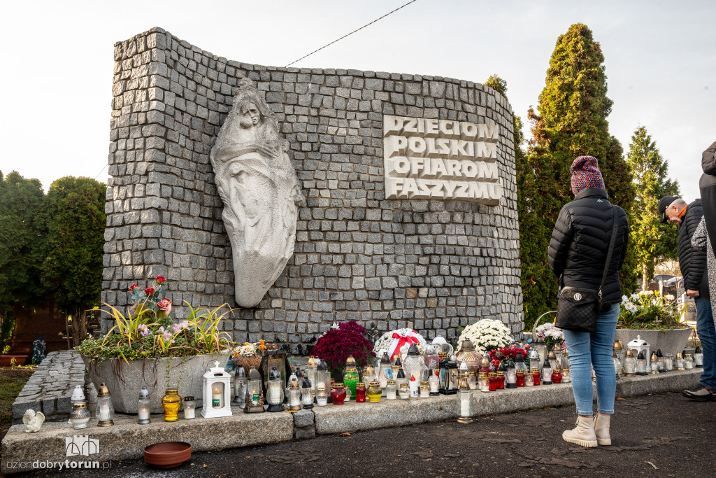  1 listopada na Cmentarzu Komunalnym nr 2