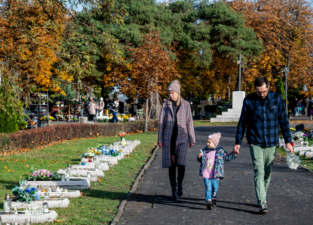  1 listopada na Cmentarzu Komunalnym nr 2