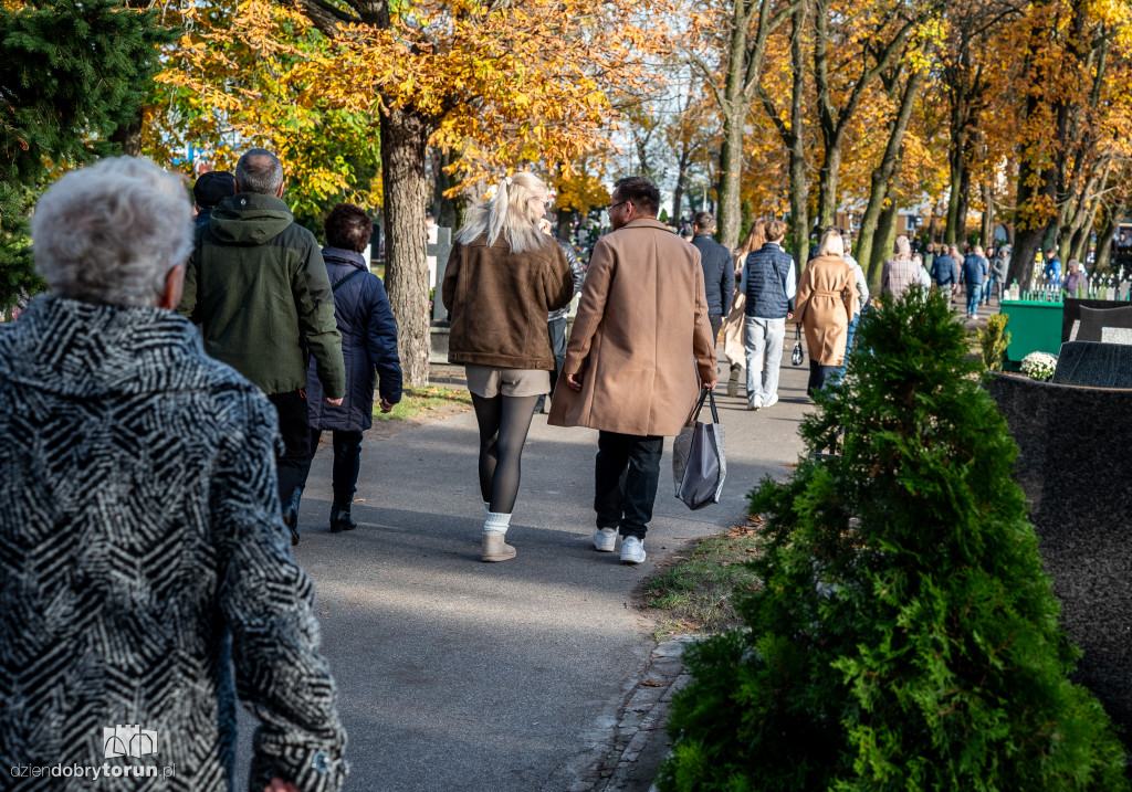  1 listopada na Cmentarzu Komunalnym nr 2