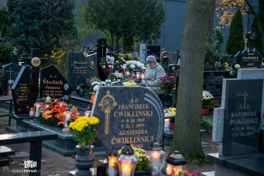 1 listopada na cmentarzu przy Poznańskiej