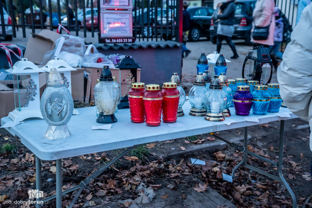 1 listopada na cmentarzu przy Poznańskiej