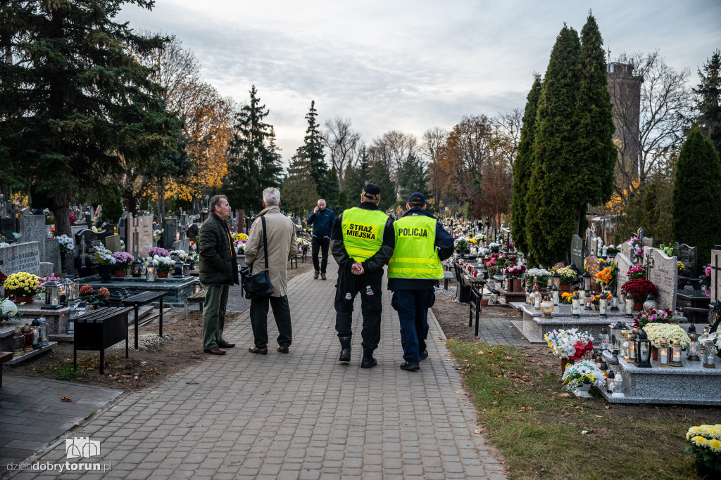 1 listopada na cmentarzu przy Poznańskiej