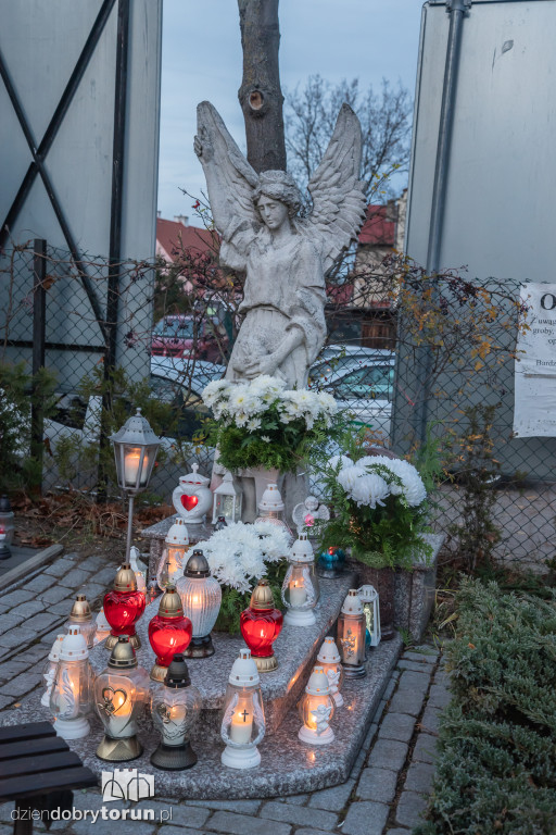 1 listopada na cmentarzu przy Poznańskiej