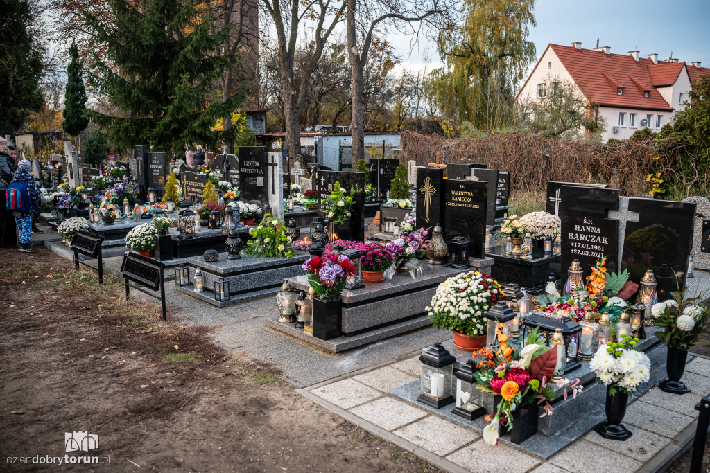 1 listopada na cmentarzu przy Poznańskiej