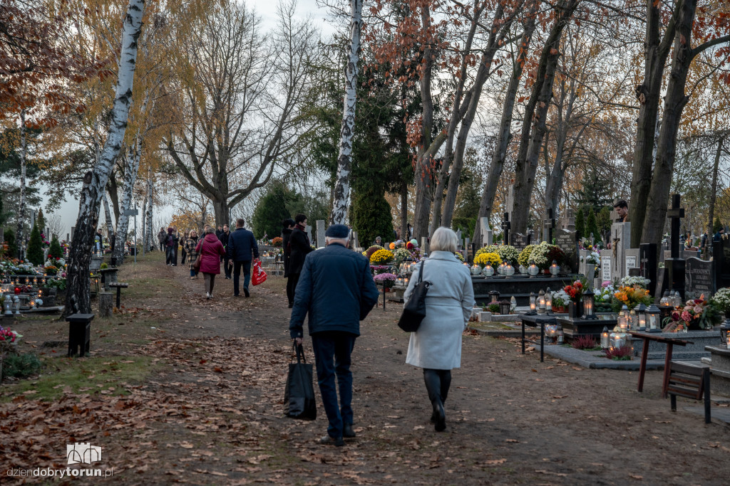 1 listopada na cmentarzu przy Poznańskiej