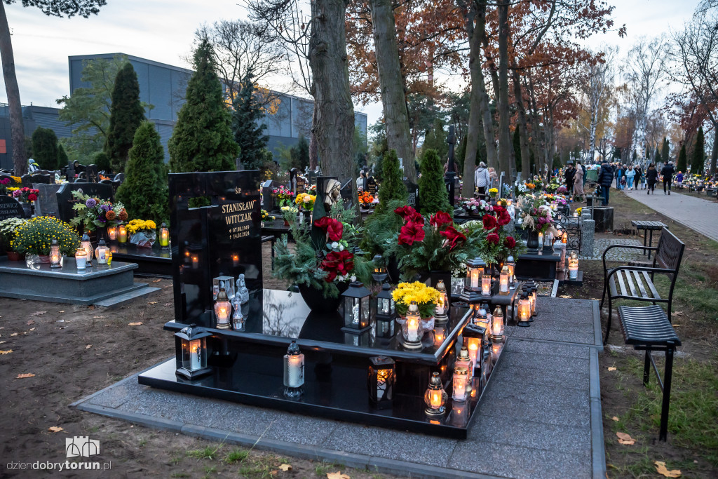 1 listopada na cmentarzu przy Poznańskiej